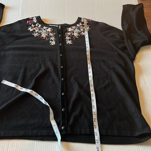 VTG-fashion bug-26/28-black-floral,button down, embroidered, cardigan sweater. - Picture 13 of 14